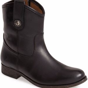 FRYE Melissa Stud Short Boot EUC in dark brown.